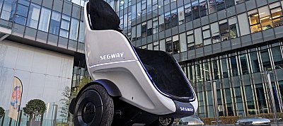 Önegyensúlyozó kerekesszéket dob piacra a Segway