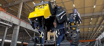 Óriási, 4.5 méter magas, működő Gundam robotot készített egy japán cég