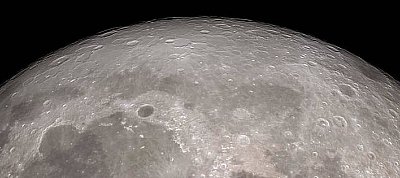 Ősi rádióhullámokra vadászna a Hold sötét oldalán a NASA