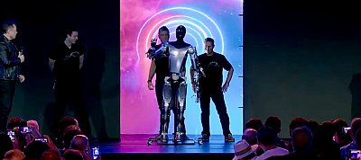 Bemutatta humanoid robotját, az Optimus-t a Tesla - mutatjuk mire képes