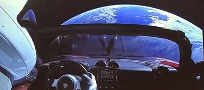 Hivatalosan is égitest lett az űrbe felőtt Tesla roadster