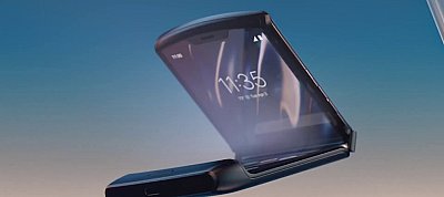 Vigyázni kell majd nagyon a Motorola összehajtható Razr telefonjára is