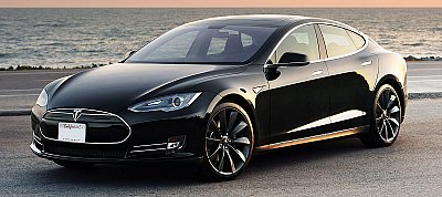 Már megint szoftverfrissítéstől lett okosabb a Tesla