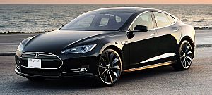 Már megint szoftverfrissítéstől lett okosabb a Tesla