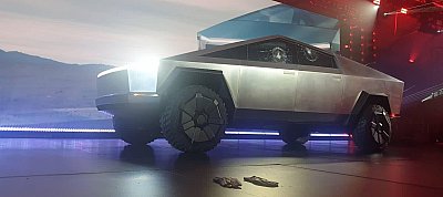 Már megint vissza kell hívnia a Tesla-nak a Cybertruck-okat