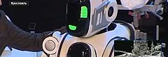 Kiderült: Jelmezbe öltöztetett férfi volt az orosz "csúcstechnológiás robot"