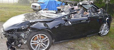 Hivatalos: Vétkes volt a Tesla a halállal végződő balesetben