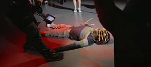 Videón, ahogy halálra rémisztik az Alien arctámadók a Comic-Con résztvevőit