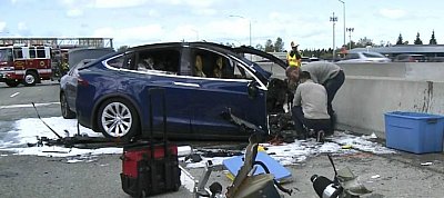 Elismerte a Tesla: Gyakorlatilag semmire sem jó Autopilot technológiája