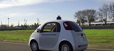 Kezdődik az Google önvezető autójának éles tesztje