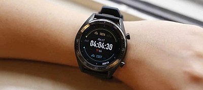 Két hétig is bírja egy töltéssel a Huawei új, stresszfigyelős okosórája
