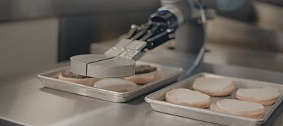 Itt a robot, ami elveszi a burgerforgatók munkáját