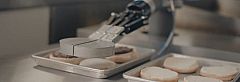 Itt a robot, ami elveszi a burgerforgatók munkáját