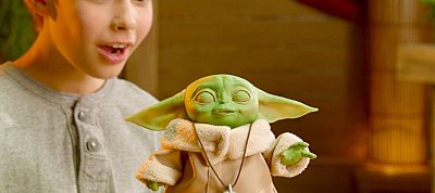 Mozogni és "beszélni" is tud a hivatalos Baby Yoda baba