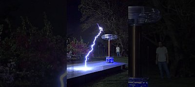 Így hangzik Benny Benassi Satisfaction száma Tesla-tekercsre hangszerelve
