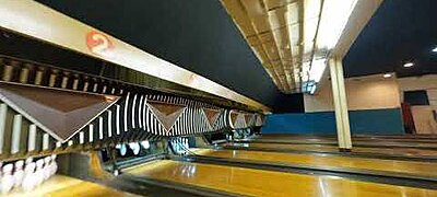 Elképesztő drónfelvétel jött egy bowling-csarnokról