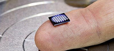 Elképesztően pici, sószemnyi méretű PC-t mutatott be az IBM