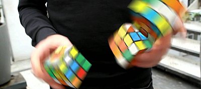 Átverés volt a fél internet által bekajált Rubik-kocka videó