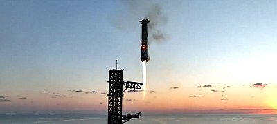 Fantasztikus videón, ahogy a SpaceX "Mechazilla"-ja elkapja a cég rakétáját