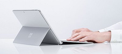 Kiszivárgott: Furcsa, kétképernyős Surface bejelentésére készülhet a Microsoft