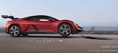 Videón, ahogy átugorja a kátyúkat a BYD önvezető elektromos autója