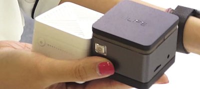 Itt a szuperkicsi PC, ami csak akkora, mint egy mobiltelefon töltőadaptere is