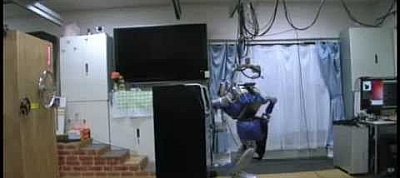 Szekrénytologató robotot fejlesztettek ki