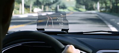 14 ezer forintért rak szem elé vetített HUD kijelzőt autónkba a Hudway