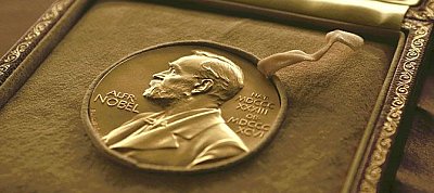 Fekete lyukakat kutató tudósok kapták idén a fizikai Nobel-díjat