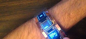 Nem csak jól néz ki, de szórakoztat is a Tetris karkötő