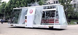 Házhoz gurul a szupermodern önvezető kínai vegyesbolt