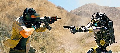 Videón ahogy megtagadja kutyatársa lelövését a Bosstown Dynamics robotja