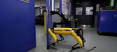 Ember nem képes visszatartani a Boston Dynamics robotkutyáját