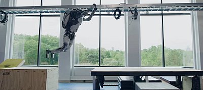 Újabb elképesztő videóban mutatja be robotjai képességeit a Boston Dynamic