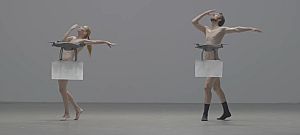 Eleven meztelen testeket lepleznek ezen reptetett szerkezetek