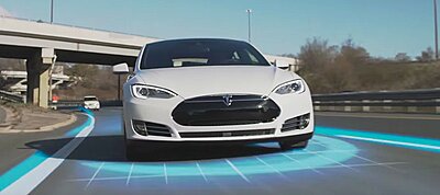 Fájhat a feje a Tesla-nak az Autopilot jövője miatt