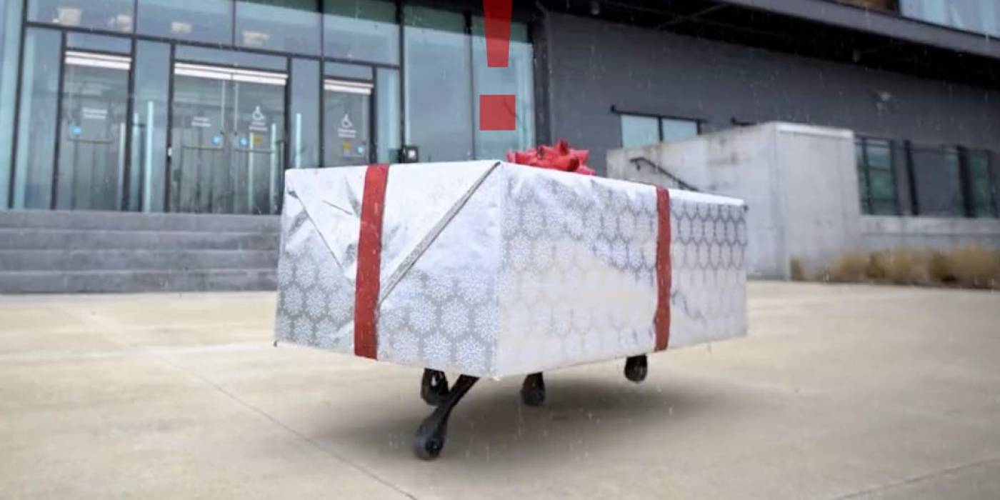 Ajándékdobozban rejtőző robottal kíván boldog karácsonyt a Boston Dynamics