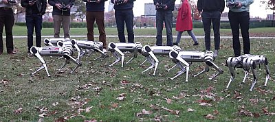 Így néz ki az, amikor focizik egy csapat robotgepárd az udvarban