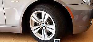 Oké, hajlik az iPhone 6. De mi történik vele, ha átmegy egy autó rajta?