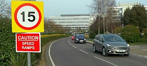 Automatikusan betartja a sebességkorlátokat a Ford új autója