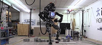 Már a karate kölyköt is tudja utánozni a DARPA robotja