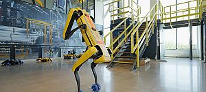 Hármas hátraszaltót dob robotkutyája a Boston Dynamics új videójában