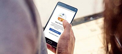 Mostantól mindenkit követni fog a Facebook az interneten