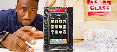 Itt a videó, amin kibontanak egy 13.5 milliós eredeti iPhone-t
