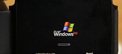 Felhekkelték a Windows XP-t egy androidos okosórára