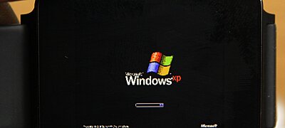 Felhekkelték a Windows XP-t egy androidos okosórára