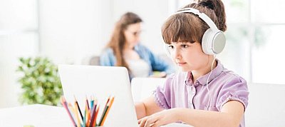 Sok diák nem akarna visszamenni az iskolákba, örökre online tanuló maradna