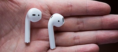 Egy ezresből megcsinálta a tini az AirPods-t, amit az Apple 60 ezerért árul