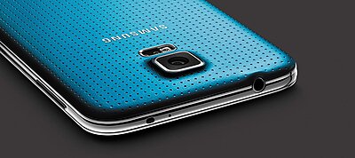 Viszik a Samsung új, méregdrága Galaxy S5 mobilját, mint a cukrot