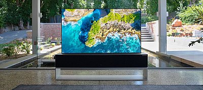Brutális pénzért, 27 millióért adja feltekerhető TV-jét az LG